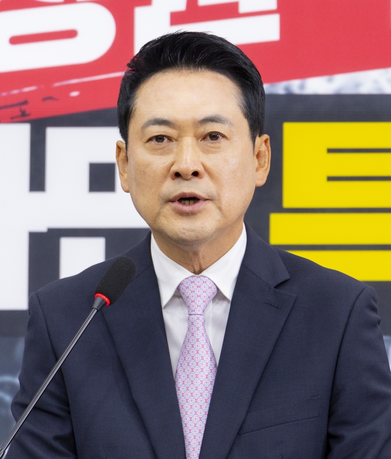 張 "약장수처럼 장날만 되면 사퇴 요구...지도부 흔들기는 해당 행위"
