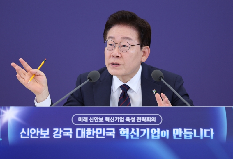 李대통령, ‘호남 반도체공장’ 비판에 “전무후무한 초대규모 지역투자 유치”