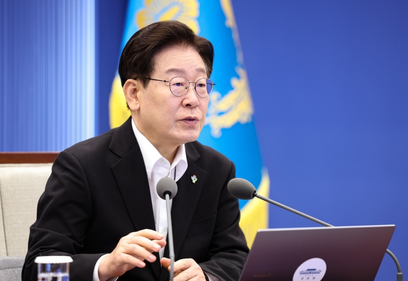 李 대통령 지지도 6주 연속 하락해 46.5%·부정평가 49.5%…"선관위 사태 속 호남 반도체 투자 논란 영향"