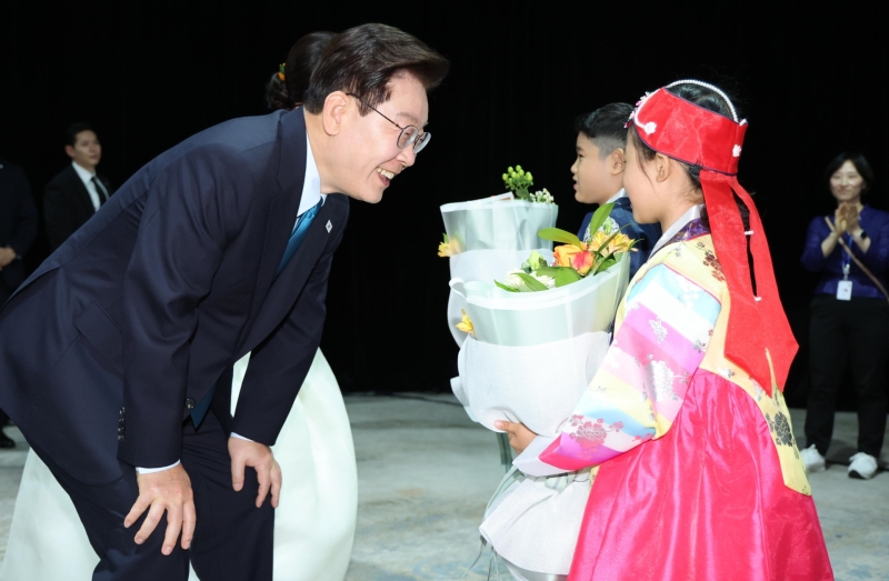 李대통령, 서울 도착…나토·몽골 순방 마치고 귀국