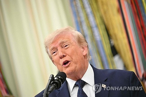 트럼프 "호르무즈 대이란 봉쇄 재개…통행 대가로 화물 20%"