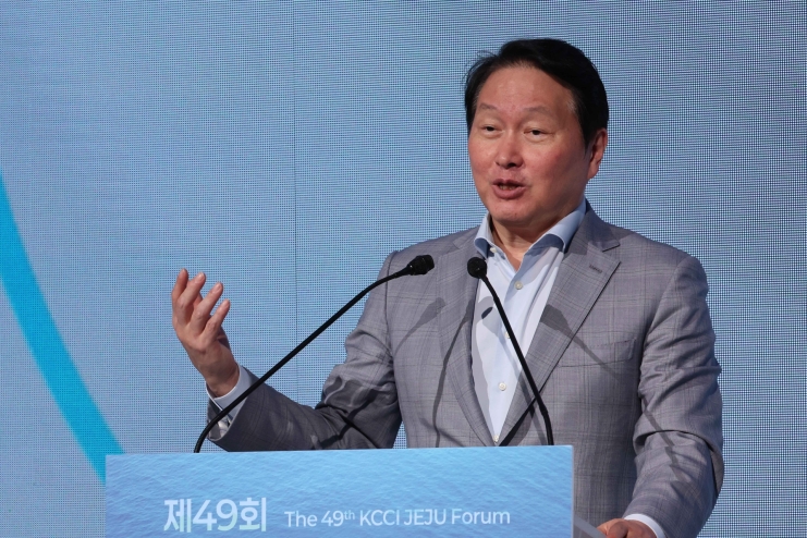 호남 반도체 팹이 정부 압력 때문?...최태원 "반도체, 모자라서 난리다"