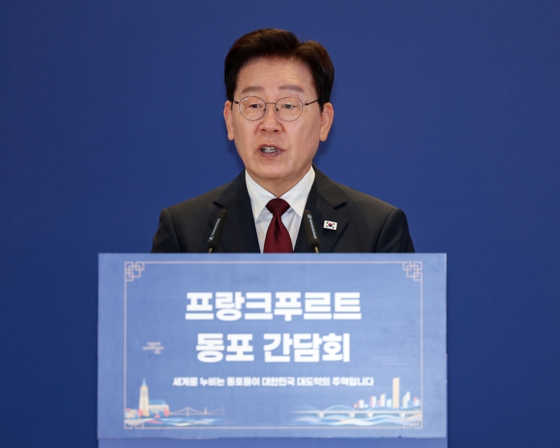 李대통령 국정지지율 45.9% '취임 후 최저'… "증시 폭락·개헌 논란 영향"