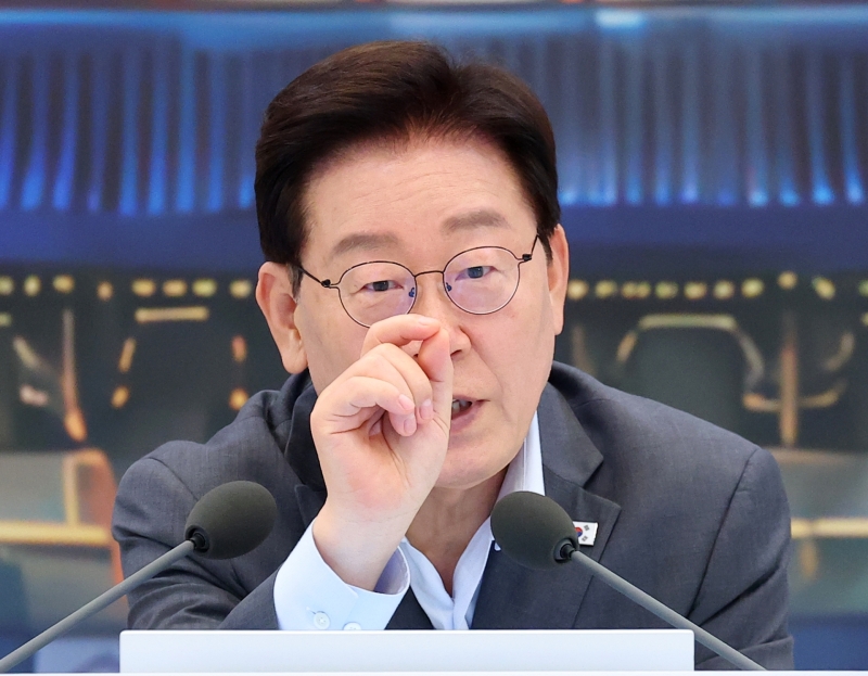 李대통령 "육사 독점·쿠데타 소지 없애야… 사관학교 통합 빨리 하라"