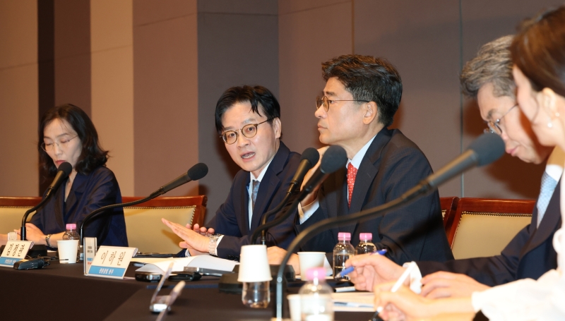 메가특구 '주 52시간 특례' 놓고 엇갈린 장관들…산업 "손봐야"·노동 "신중"