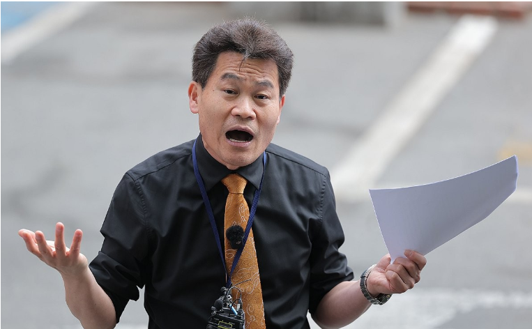 '李대통령 허위사실 유포' 전한길, 출국금지 소송 패소...법원 "수사 차질 우려"