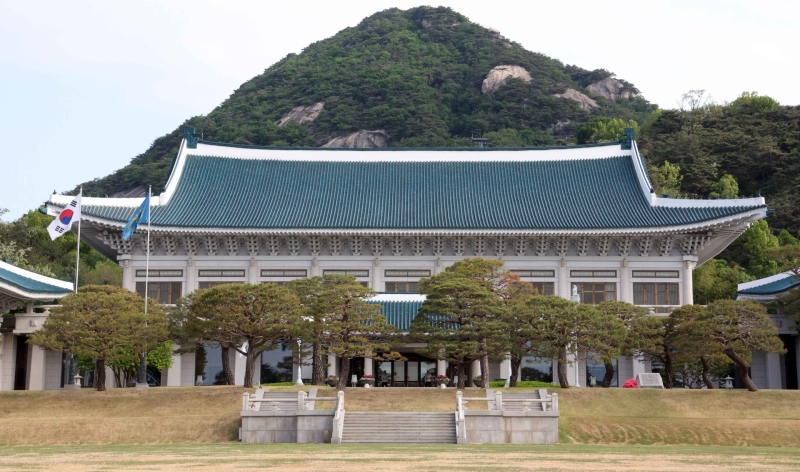靑 "국회 권한 강화된 4년 중임 대통령제가 국민 수용성 높아"