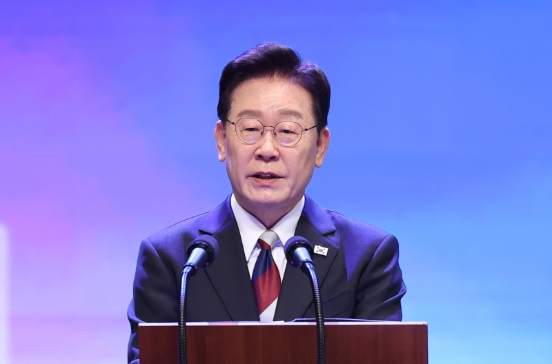 李대통령 "친일 반민족 행위자 부당 축적재산 환수…책임묻겠다"