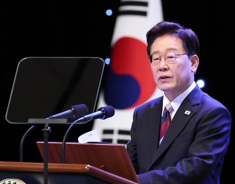 李대통령 국정운영 긍정평가 42.8%…취임 이후 최저치