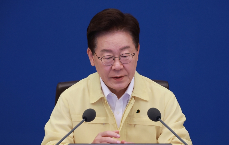 李대통령 지지율 최저치서 반등했지만…긍정·부정 45% '팽팽'