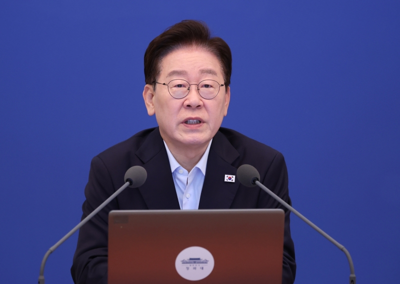 李대통령 지지율 38.9%, 취임 첫 30%대... 靑 "민생·경제 최우선"