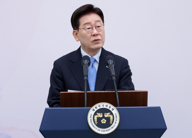 국민 63% "李대통령, 개헌 추진시 불출마 입장 밝혀야"