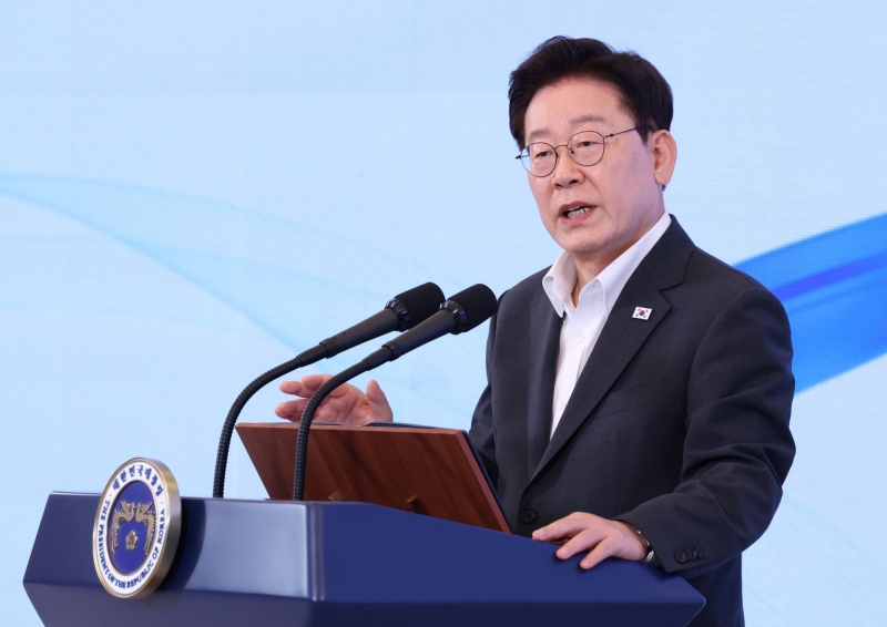 李대통령 "노무현 세 글자, 시간 흐를수록 또렷...부재 여전히 낯설어"