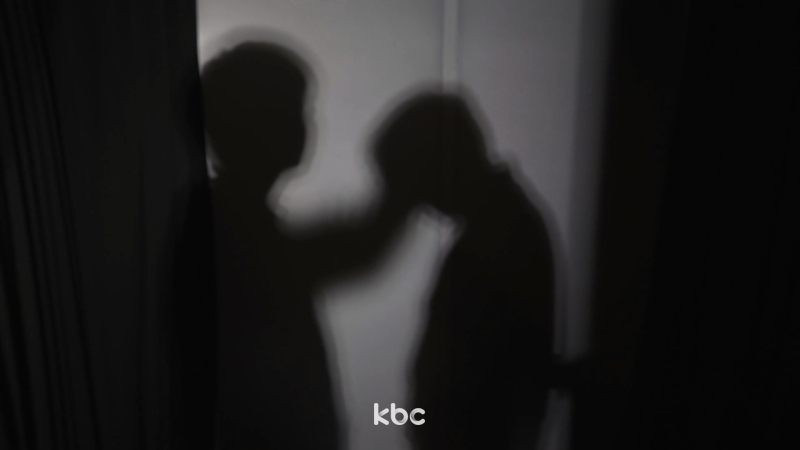 "머리채 잡힌 60대 기간제 교사"...근무 첫날 학생에게 폭행 당해