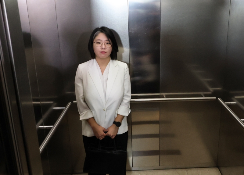 '비례의원 겸직 고수하나'…용혜인, 사퇴 요구·각종 의혹 질문에 '묵묵부답'
