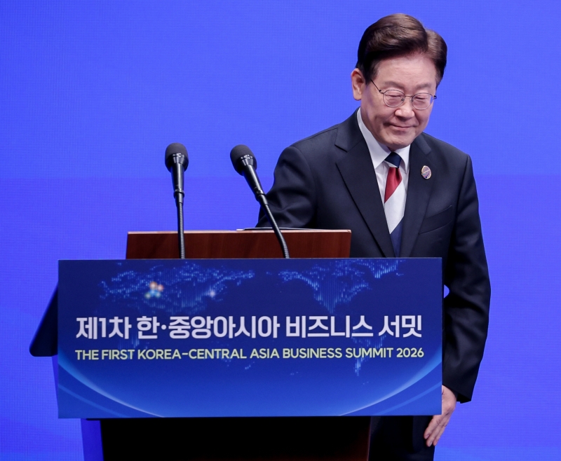 李대통령 지지율 35.9% '또 최저'…전 연령대서 '부정' 우세