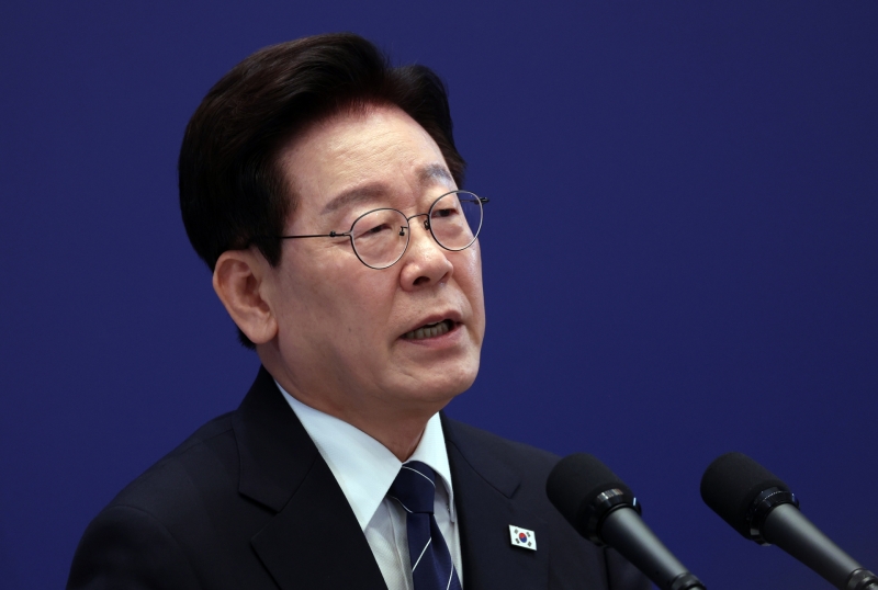 "혐오와 비아냥 버려달라"…李 대통령, 지지층에 '품격·통합' 당부