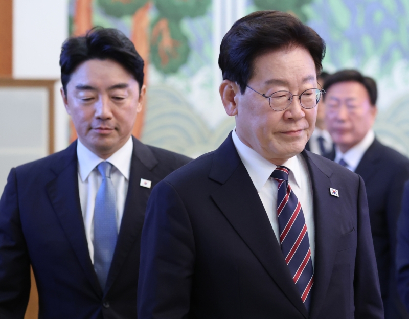 강훈식 비서실장 사의 표명… 李대통령  "아직 어떻게 할지 결정 못해"
