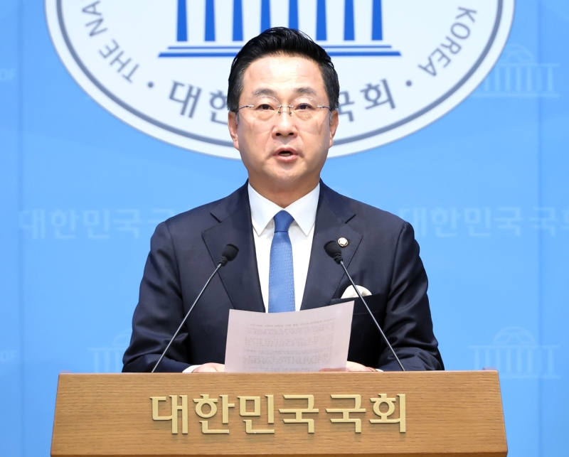 민주당 "조희대, 尹 몰락의 길 밟고 있다…외부 정치세력과 손잡았다는 의구심"
