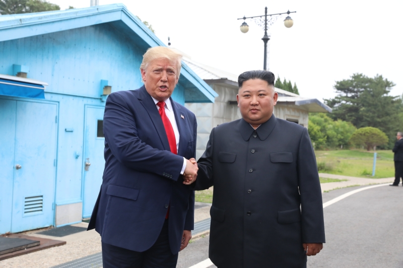 트럼프-김정은, 대화 성사되나?..."북미회담, APEC 전후 가능성 50%"