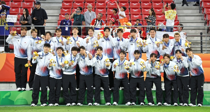 "금메달 따서 군대 안 가"…AG 축구대표, 비판 봇물에 결국 고개