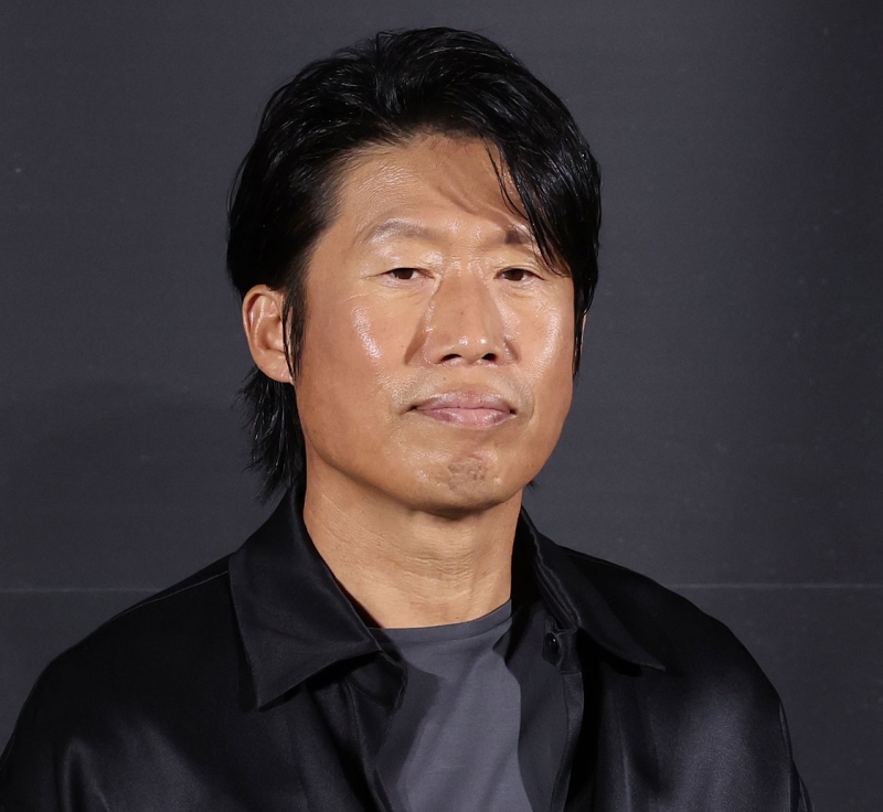 경찰, '암살자(들)' 유해진 신변보호 나서...스마트워치 지급