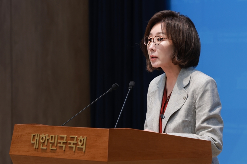 민주 "나경원, 친북몰이 중단하라"…젤렌스키 감사 서한에 김병주 "이완용과 뭐가 다른가"