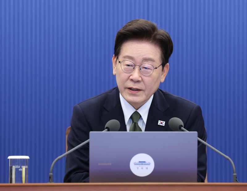 李대통령 "욕설계정 차단 당연...'좌아하게'는 文시절부터, 언어유희"