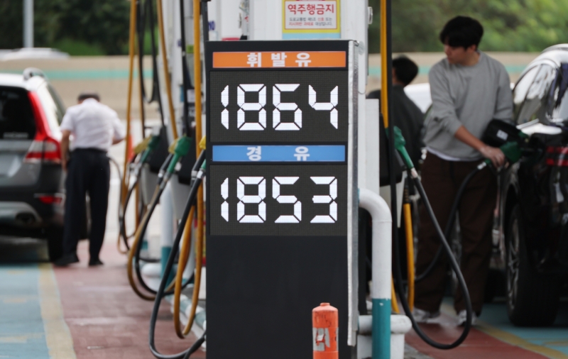 석유 최고가 4주 더 동결...휘발유 1,784원·경유 1,773원