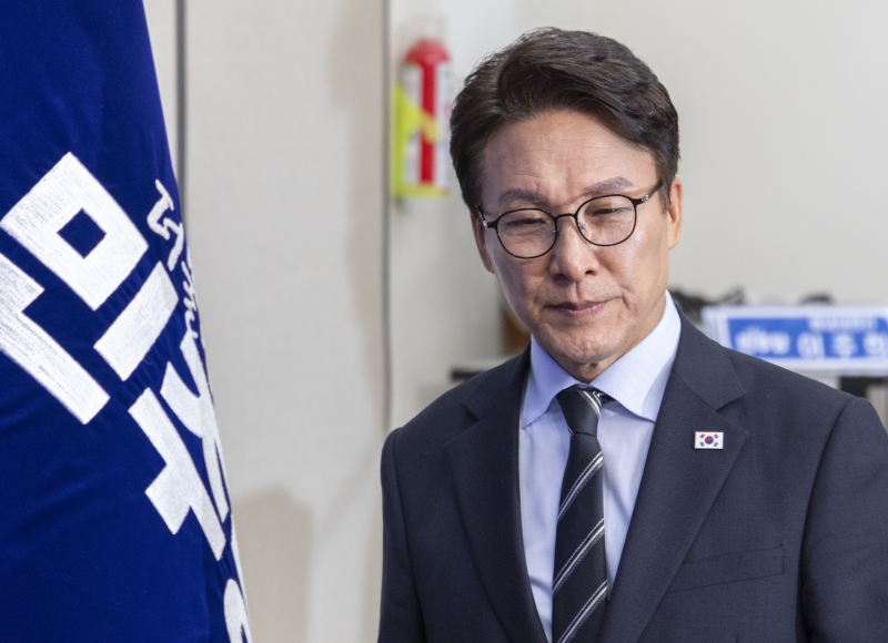 김민석, 지역축제 무대인사에 가수 공연 중단 '사과'…"갑질 난입"