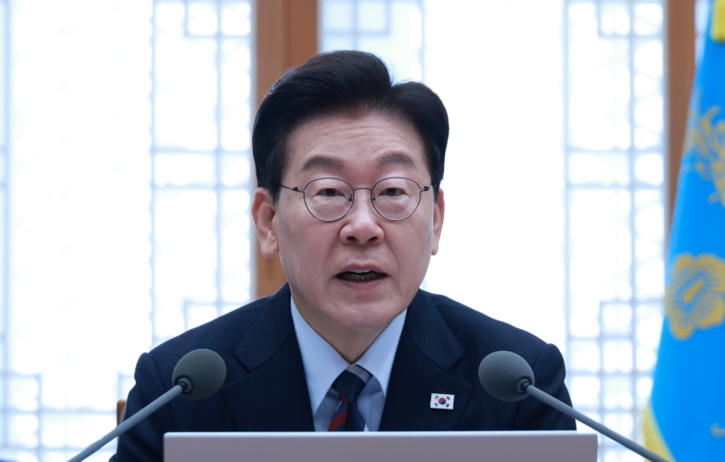 李대통령 지지율 35.3% "수도권·진보층 이탈"…국힘, 민주에 오차범위 밖 우세