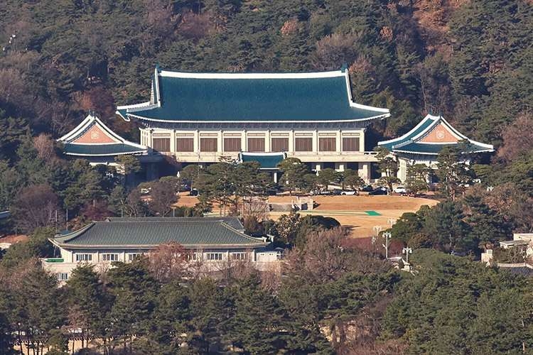 청와대 "북한 DMZ 지뢰 폭발 엄정 대응…호르무즈 파병 확대는 검토 중"