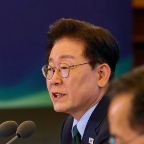 李 지지율 37% 최저 수준… 민주당 35% 추락, 안보 관련 지적 3%→15%