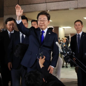 이재명 “국민 위대한 결정에 경의”…방송 3사 당선 ‘확실’