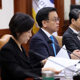 달러당 1500원이 뉴노멀? 원화가치 하락 의도적일까