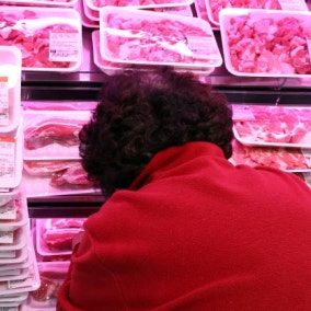 고기 · 채소 · 과일 안 오른 게 없는데 환율까지… 밥상물가 '비상'