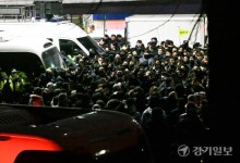 [속보] 경찰, 관저 내부 진입…3차 저지선서 영장 집행 협의