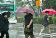 전국에 소나기…한낮 최고 33도 [날씨]