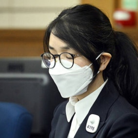 특검, 김건희 받은 그라프목걸이·샤넬백 등 실물 확보…일련번호 일치