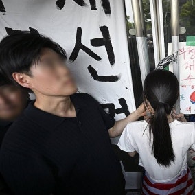 경찰, 개표소 출입 홀로 막은 ‘올다르크’ 신원 확인…출석 요구