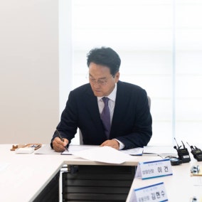 안민석 경기도교육감 '1호 결재'는 폰프리스쿨...“대통령에 전국 확대 건의”